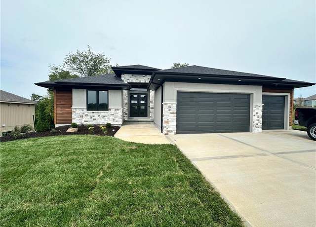 Property at 1013 Wilds Pkwy, Greenwood, MO 64034, 4 beds, 3.5 baths