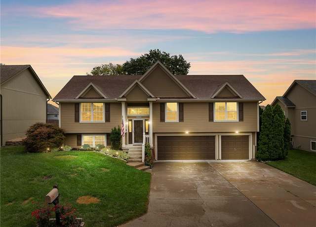 Property at 1809 Hedgewood Dr, Grain Valley, MO 64029, 3 beds, 2.5 baths