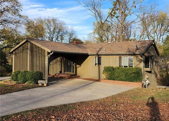 Property at 2716 N 10th St, Independence, KS 67301, 4 beds, 2 baths