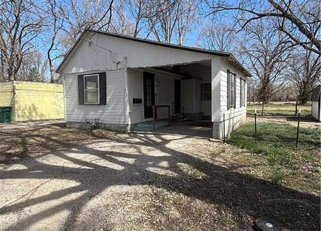 Property at 211 N 12th St, Parsons, KS 67357, 1 bed, 1 bath