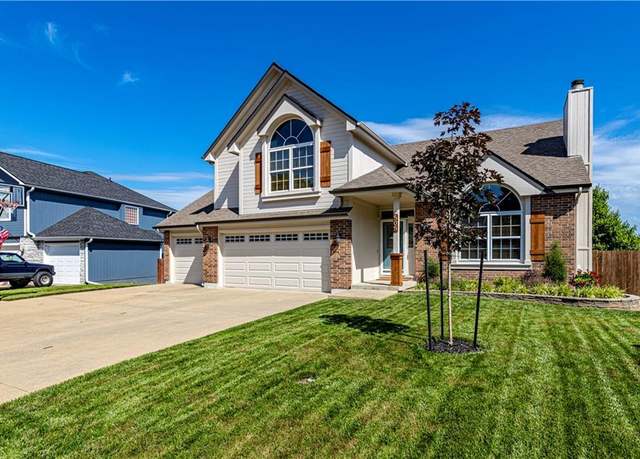 Property at 505 SE Williamsburg Dr, Blue Springs, MO 64014, 5 beds, 3 baths