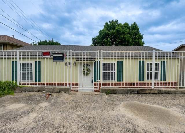 Property at 814 E Hayward Ave, Independence, MO 64050, 3 beds, 1 bath