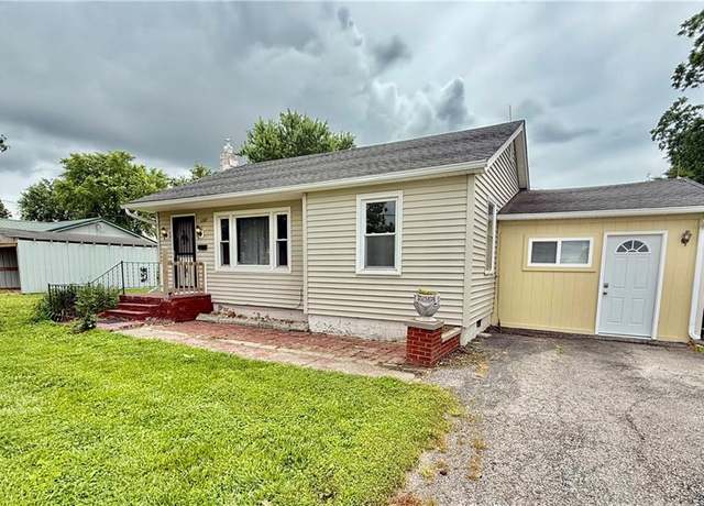 Property at 1207 Highway H St, Richmond, MO 64085, 2 beds, 1 bath