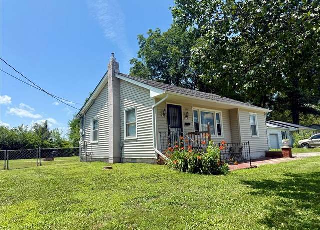 Property at 1207 Highway H St, Richmond, MO 64085, 2 beds, 1 bath