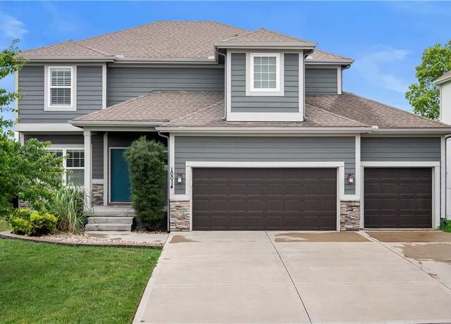 Property at 10014 N Stark Ave, Kansas City, MO 64157, 4 beds, 3 baths