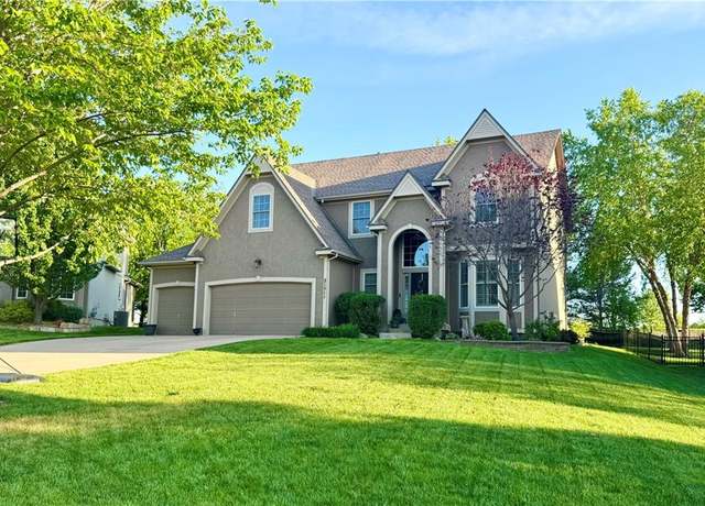 Property at 21511 W 100th Ter, Lenexa, KS 66220, 4 beds, 3.5 baths