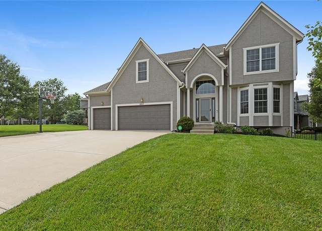 Property at 6017 Theden St, Shawnee, KS 66218, 4 beds, 4 baths