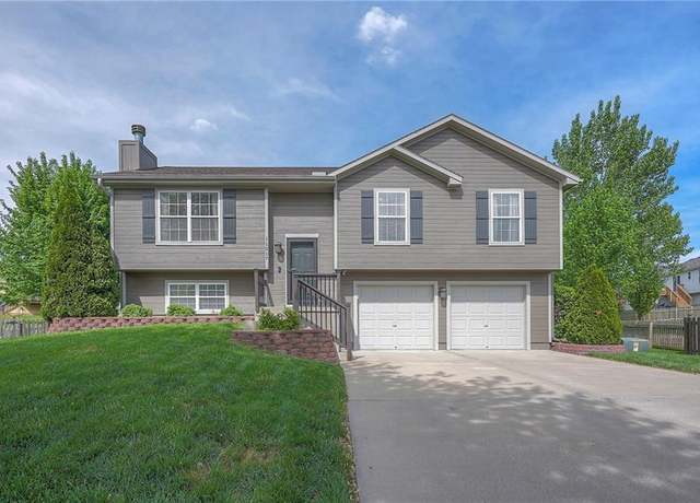 Property at 11517 N Laurel Ct, Kansas City, MO 64157, 3 beds, 2.5 baths
