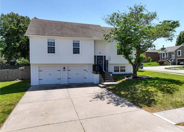 Property at 7601 NE 56th St, Kansas City, MO 64119, 3 beds, 2.5 baths