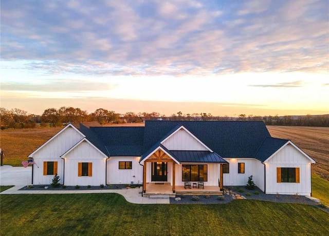 Property at 1072 E 1466 Rd, Lawrence, KS 66046, 4 beds, 3.5 baths