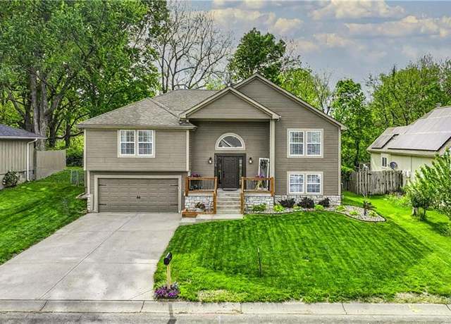 Property at 1908 N Ponca Dr, Independence, MO 64058, 4 beds, 3 baths