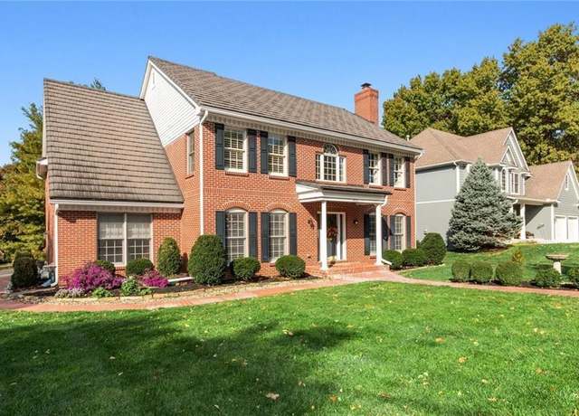 Property at 6836 Glenwood St, Overland Park, KS 66204, 5 beds, 4.5 baths
