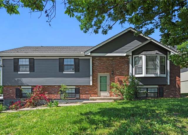 Property at 4117 NW Delwood Dr, Blue Springs, MO 64015, 4 beds, 2.5 baths
