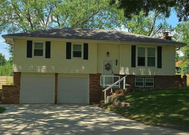 Property at 7616 N Serene Ave, Kansas City, MO 64152, 3 beds, 2 baths