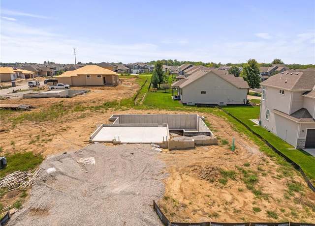 Property at 24213 W 91st Ter, Lenexa, KS 66227, 4 beds, 3.5 baths