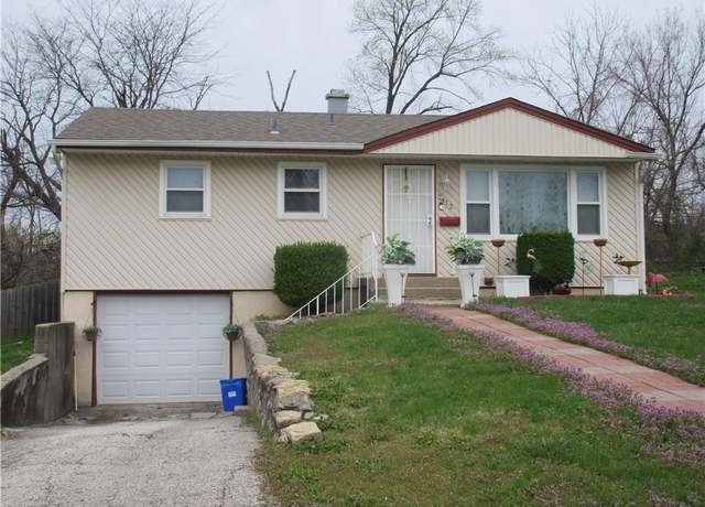 Property at 7412 College Ave, Kansas City, MO 64132, 3 beds, 1 bath