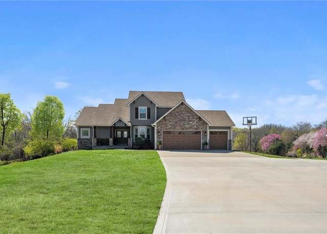 Property at 17200 Abby Ln, Tonganoxie, KS 66086, 5 beds, 4.5 baths