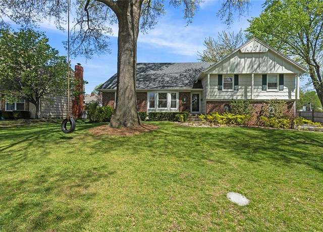 Property at 636 E 117th Ter, Kansas City, MO 64131, 5 beds, 3.5 baths