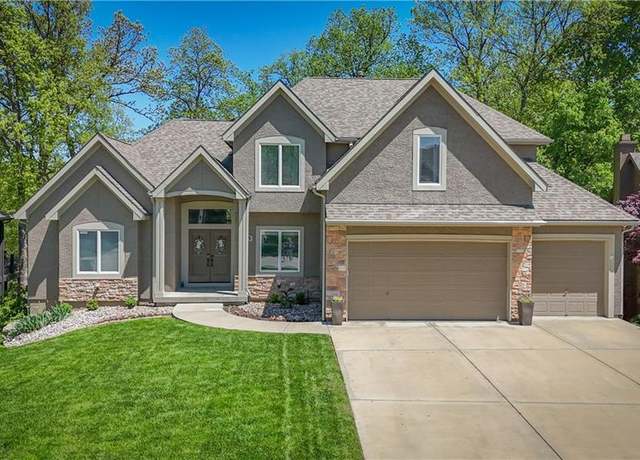 Property at 6195 N White Oak Dr, Parkville, MO 64152, 5 beds, 4.5 baths