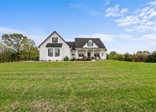 Property at 1077 N 150 Rd, Baldwin City, KS 66006, 3 beds, 2.5 baths