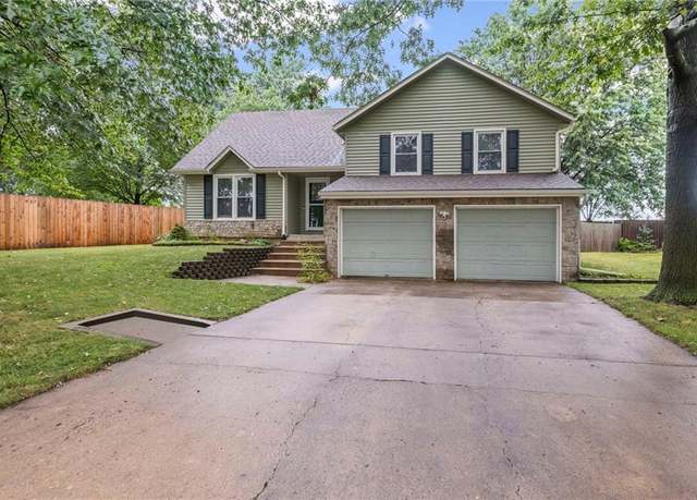 Property at 15208 W 152nd St, Olathe, KS 66062, 4 beds, 2.5 baths