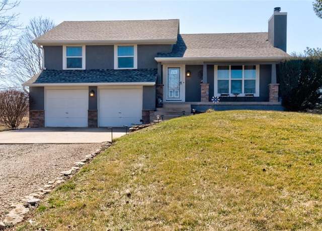 Property at 21400 Oakleaf Dr, Bucyrus, KS 66013, 4 beds, 3 baths