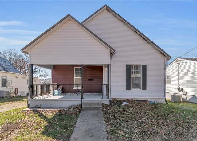 Property at 208 E 5th St, Carrollton, MO 64633, 3 beds, 1 bath