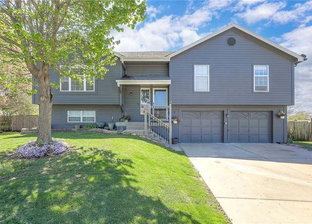 Property at 616 Laredo Ct, Raymore, MO 64083, 3 beds, 3 baths