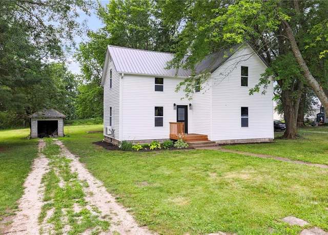 Property at 109 E Maple St, Sweet Springs, MO 65351, 2 beds, 1 bath