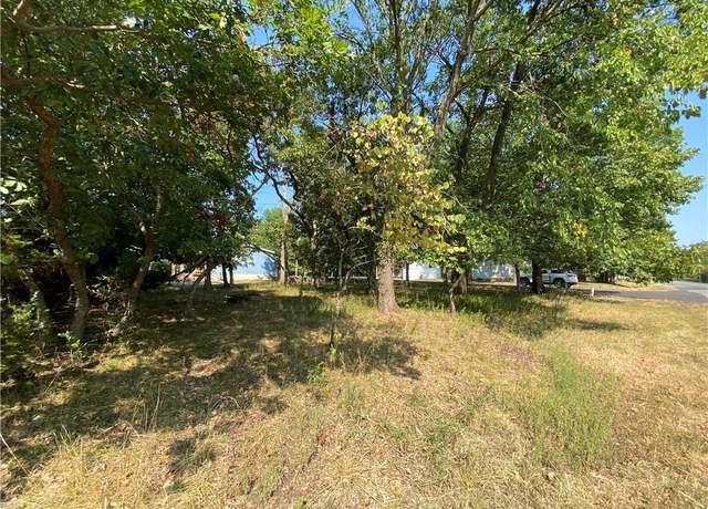 Property at 317 Linn Vlley Dr, Linn Valley, KS 66040