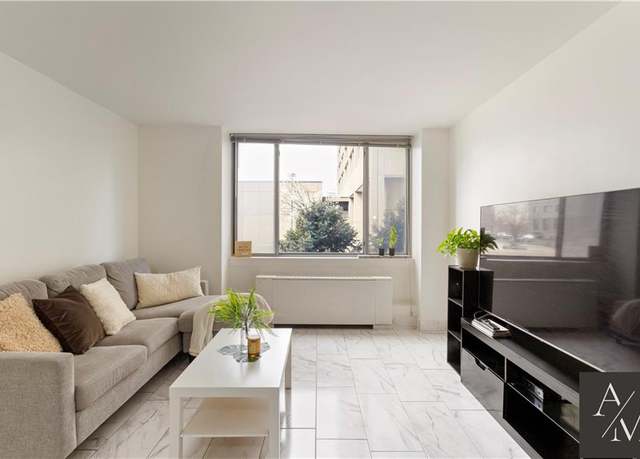 Property at 600 E 8th St Unit 2T, Kansas City, MO 64106, 2 beds, 2 baths