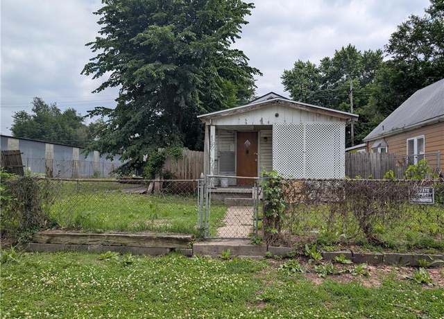 Property at 907 Scott Ave, Kansas City, KS 66105, 2 beds, 1 bath
