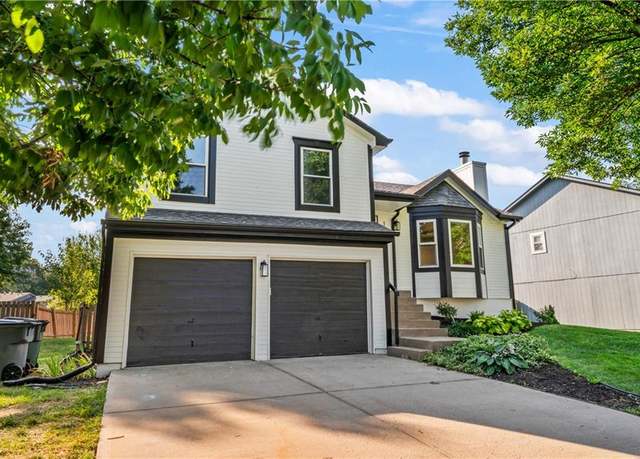 Property at 1161 Sleepy Hollow Dr, Olathe, KS 66062, 3 beds, 2.5 baths