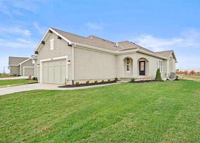Property at 8258 Aurora St, Lenexa, KS 66220, 4 beds, 3 baths