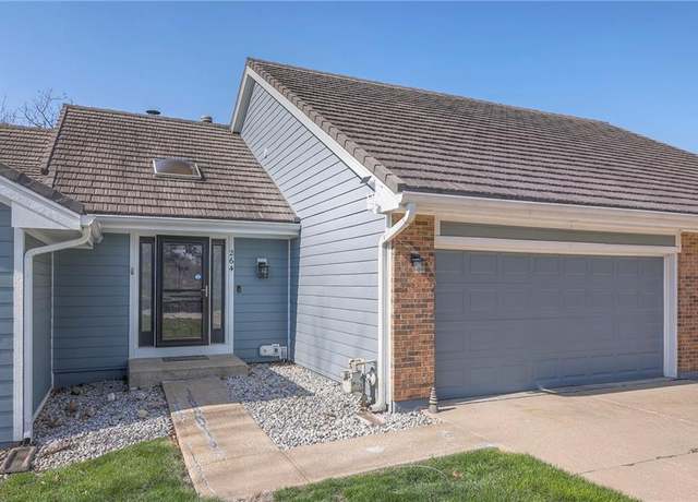 Property at 264 NE Edgewater Dr, Lee's Summit, MO 64064, 2 beds, 2.5 baths