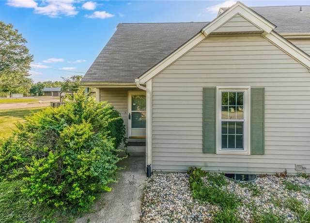 Property at 5401 84th Ct, Kansas City, MO 64154, 3 beds, 2 baths