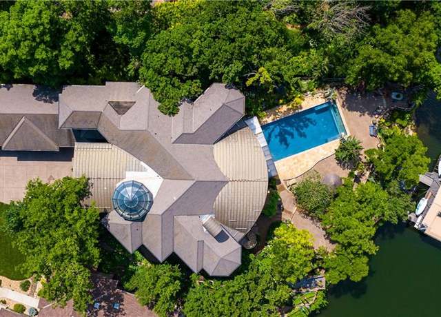 Property at 472 N Winnebago Dr, Lake Winnebago, MO 64034, 5 beds, 7.5 baths