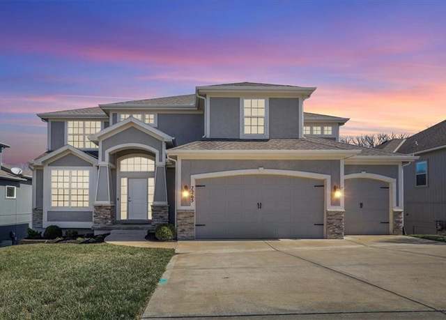Property at 7265 NW Forest Lakes Dr, Parkville, MO 64152, 4 beds, 4.5 baths