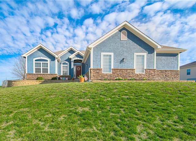 Property at 407 W 10th St, Lawson, MO 64062, 4 beds, 3 baths