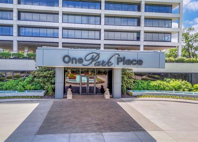 Property at 700 W 31st St #1804, Kansas City, MO 64108, 3 beds, 2.5 baths