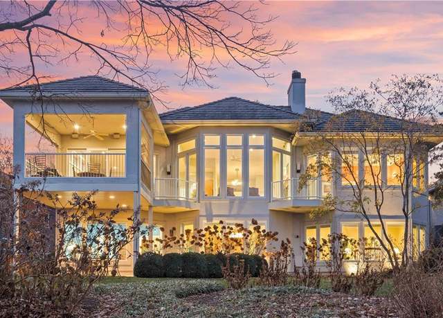 Property at 442 South Shore Dr, Lake Winnebago, MO 64034, 4 beds, 4.5 baths
