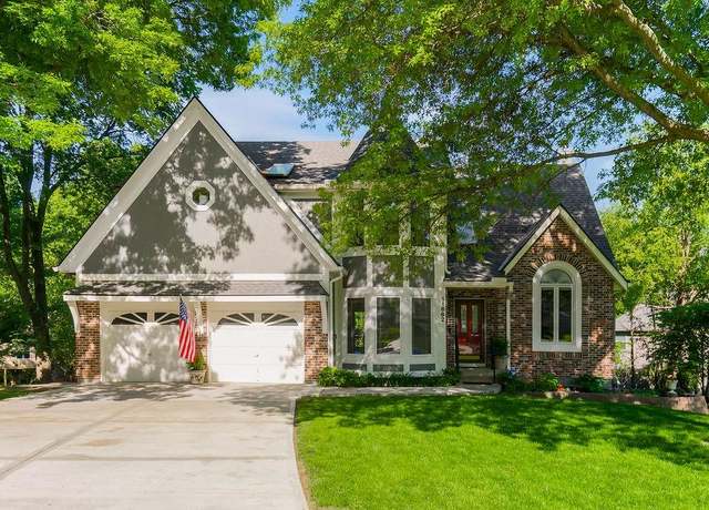 Property at 11662 S Parkwood Dr, Olathe, KS 66061, 5 beds, 3.5 baths