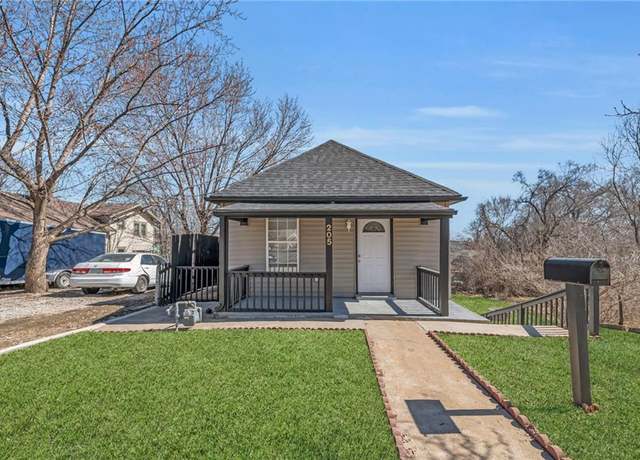 Property at 205 S 15th St, Kansas City, KS 66102, 3 beds, 1 bath
