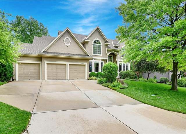 Property at 12800 W 124th St, Overland Park, KS 66213, 4 beds, 4.5 baths