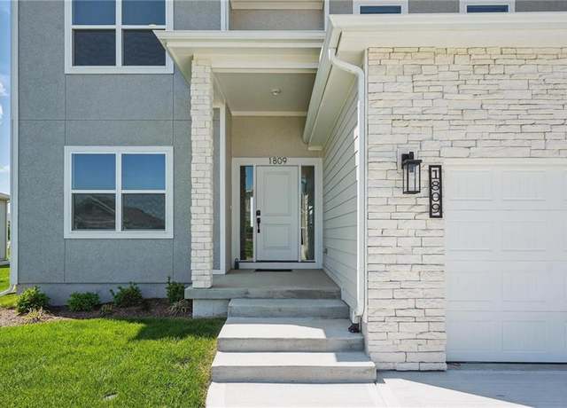 Property at 1809 SW Hightown Dr, Lee's Summit, MO 64082, 5 beds, 4 baths