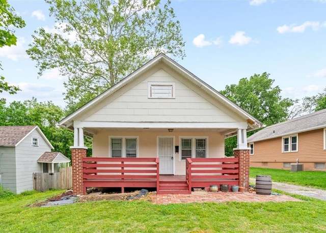 Property at 1111 S Cottage St, Independence, MO 64050, 2 beds, 1 bath