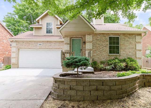 Property at 13821 S Shannan St, Olathe, KS 66062, 4 beds, 2.5 baths