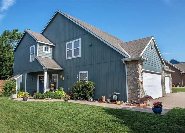 Property at 2335 Surrey Dr, Lawrence, KS 66046, 3 beds, 2.5 baths