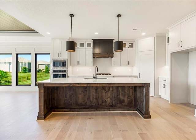 Property at 17556 Acton St, Overland Park, KS 66085, 4 beds, 3 baths