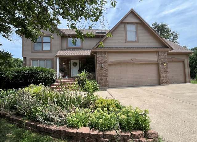Property at 505 Williamsburg Dr, Lee's Summit, MO 64063, 4 beds, 3.5 baths